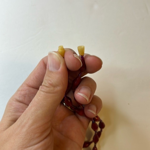 Elegant Red Beaded Necklace - Picture 3 of 6